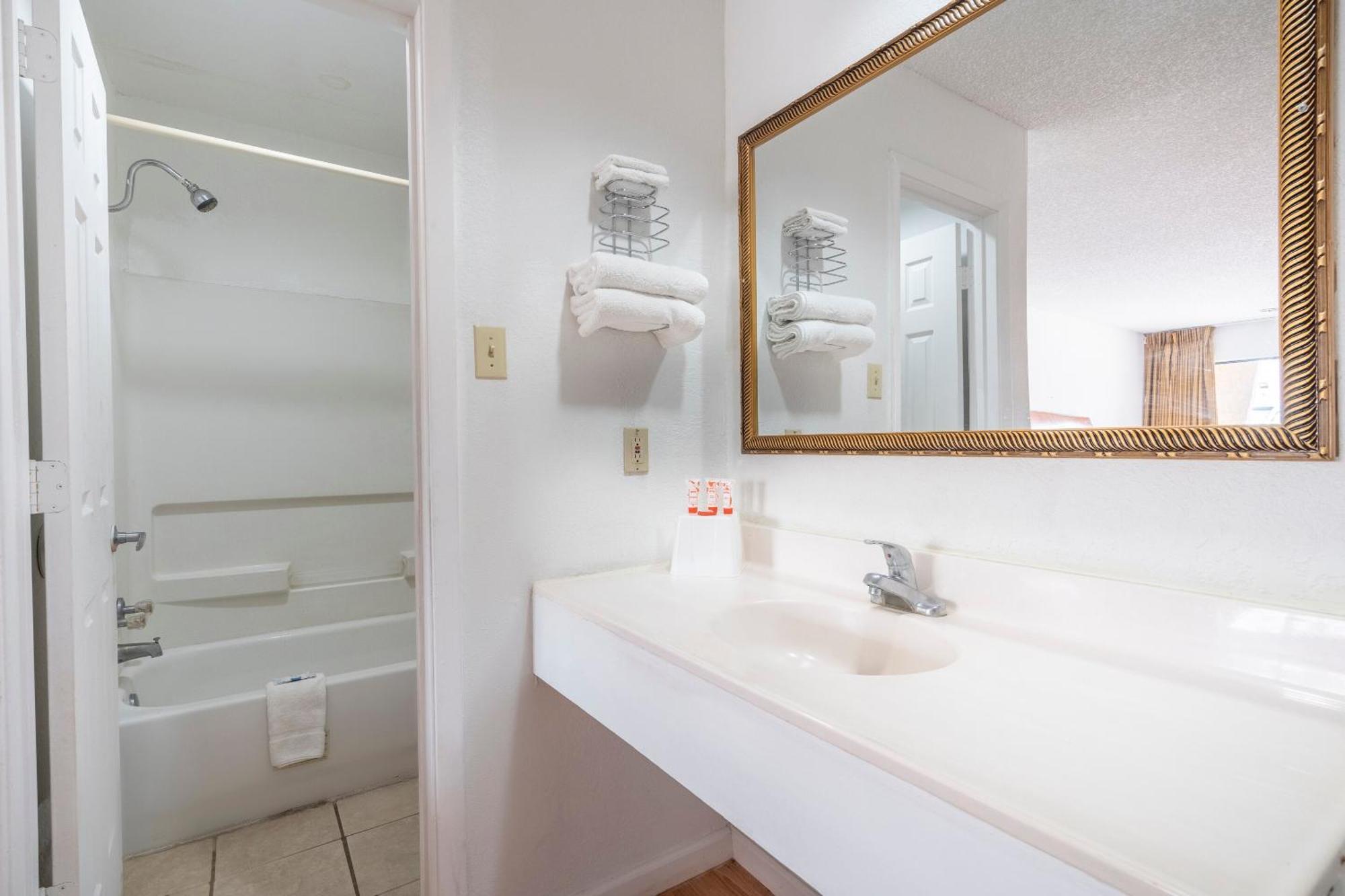Oyo Hotel Groesbeck ภายนอก รูปภาพ