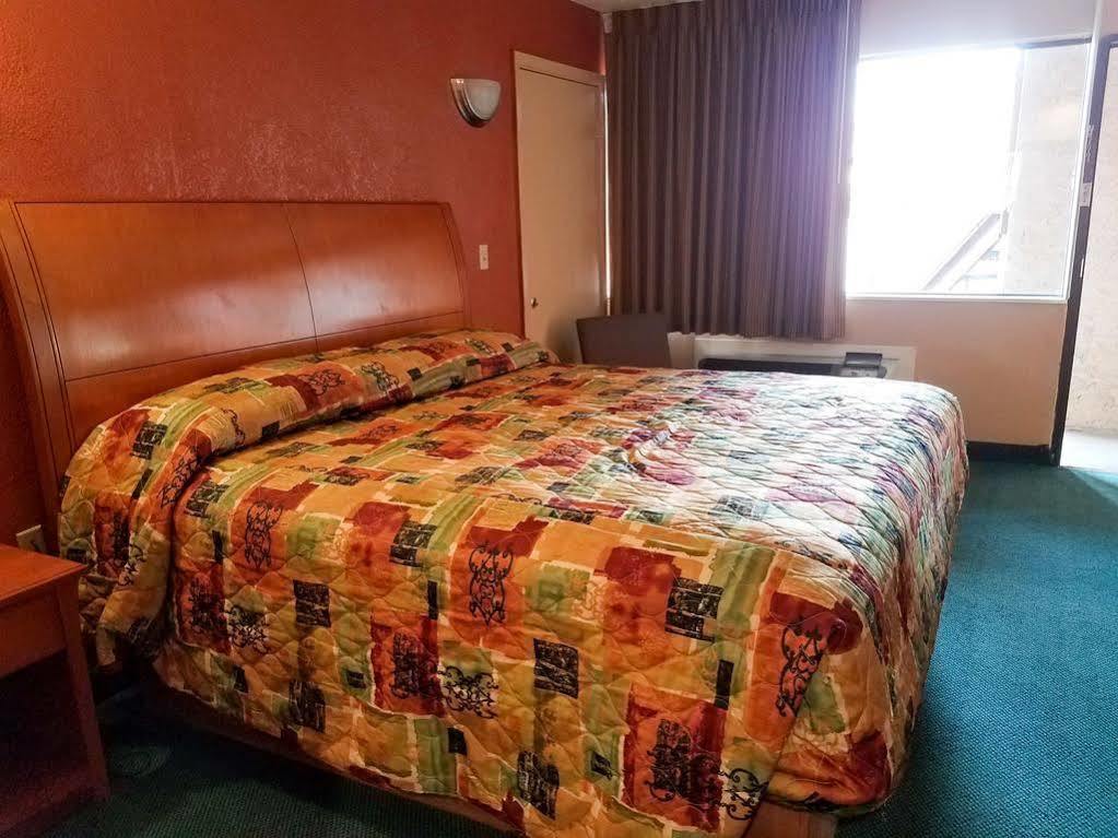 Oyo Hotel Groesbeck ภายนอก รูปภาพ